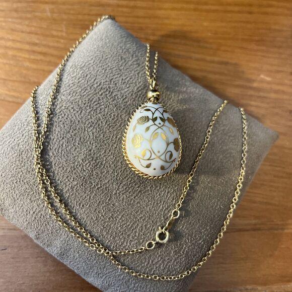 Vintage Franklin Mint Flowers of Spring Bisque Porcelain Easter Egg Pendant 78 - Picture 3 of 5